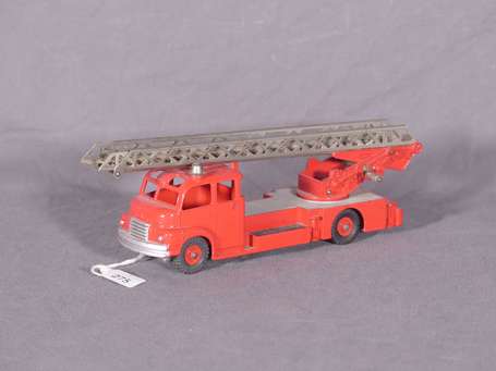 Dinky toys GB - Camion de pompier grande échelle  
