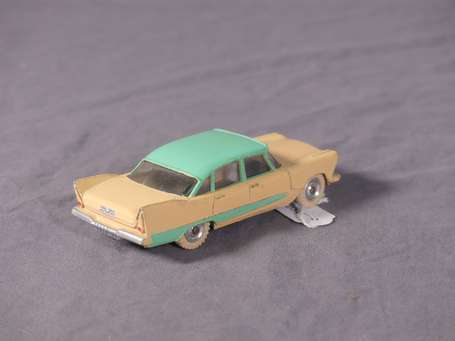 Dinky toys GB - Plymouth Plaza - couleur 