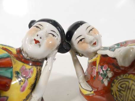 CHINE - Couple de personnages allongés. Deux 