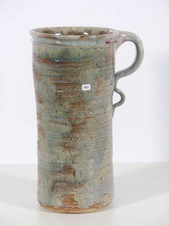 Vase tube en grès à anse appliquée, la couverte 