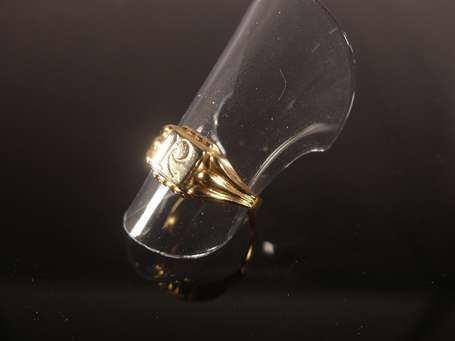 Bague chevalière en or jaune 18K (750°/00) 