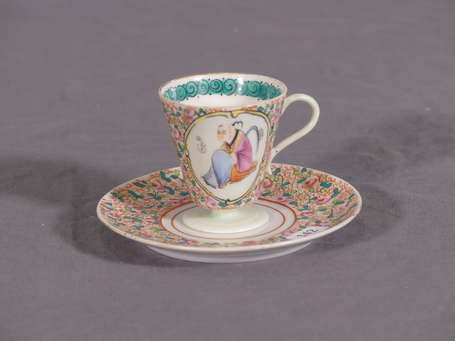 BAYEUX - Tasse et sa sous-tasse en porcelaine à 