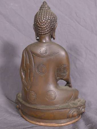 THAILANDE - Bouddha Maravijaya en bronze à patine 