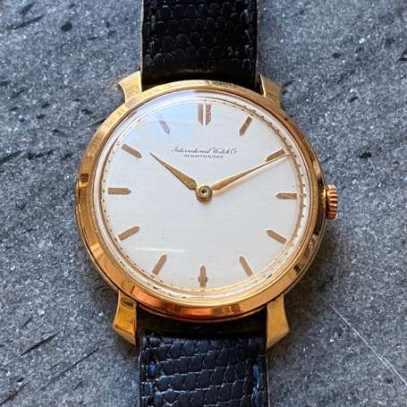 IWC - Montre bracelet, le boîtier rond en or 18K 