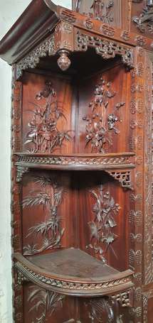 VIETNAM - Cabinet en bois exotique richement 