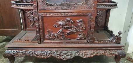 VIETNAM - Cabinet en bois exotique richement 