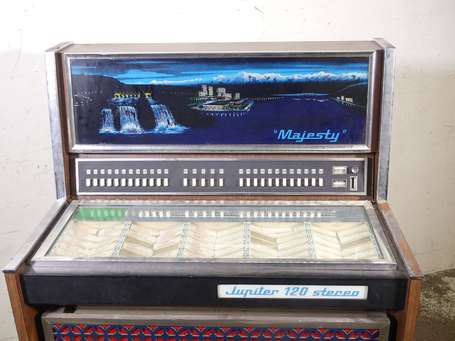 Juke-box Majesty Jupiter 120 Stereo. H. 127 cm, L.