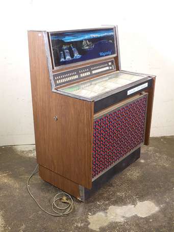 Juke-box Majesty Jupiter 120 Stereo. H. 127 cm, L.