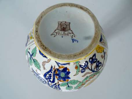GIEN - Vase pansu en faïence fine à deux anses à 