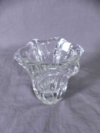 DAUM France - Vase en cristal moulé, le col 
