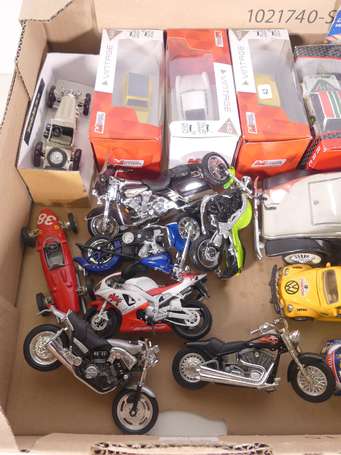 Lot divers voitures dont Majorette , mondo motor -