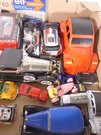 Lot divers voitures dont Majorette , mondo motor -