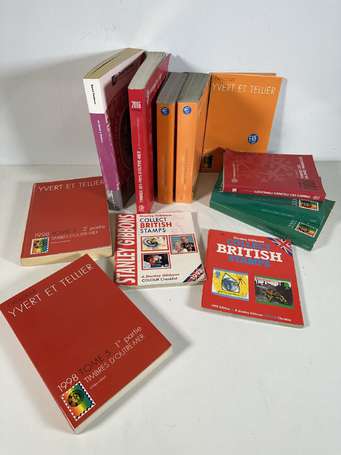 Dans 1 carton, lot de 11 catalogues Philatéliques.