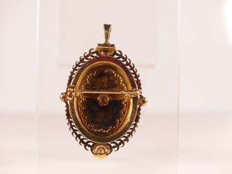 Broche-pendentif en or jaune 18K (750°/00) ornée 