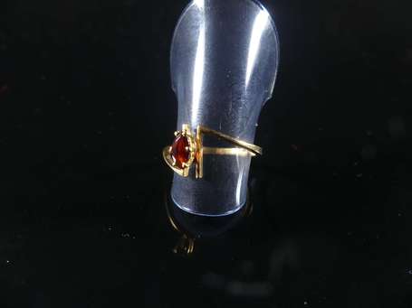 Fine bague en or jaune 18K (750°/00) sertie 