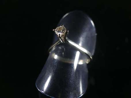 Bague solitaire moderniste en or gris 18K 