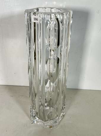 SAINT-LOUIS - Vase en cristal taillé d'oves. H. 