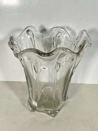 CRISTALLERIE DE LORRAINE - Vase en cristal moulé à