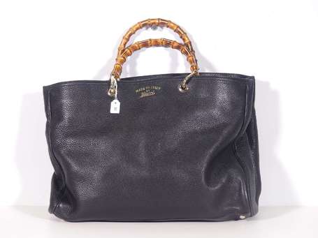 GUCCI - Sac à main en cuir grainé noir modèle 