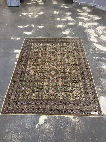 Tapis en laine Derbent, le champ beige à décor de 