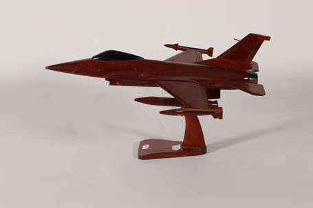 Maquette d'avion de chasse en bois verni façon 