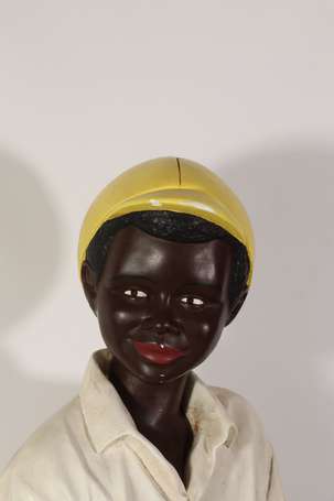 Sujet en plâtre polychrome figurant un jeune 