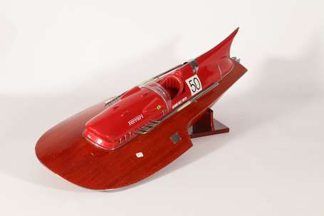 FERRARI - Maquette de l'hydroplane Arno XI en 