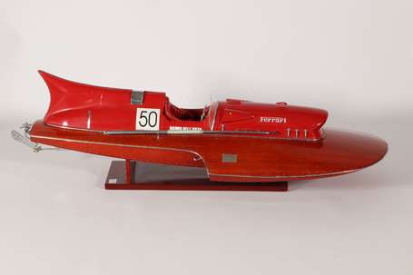 FERRARI - Maquette de l'hydroplane Arno XI en 