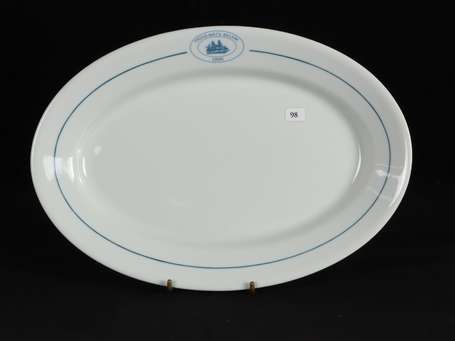 Plat ovale en porcelaine siglé Trois Mats Belem 