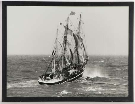 PLISSON Philip (né en 1947) - Belem, vue de 3/4 