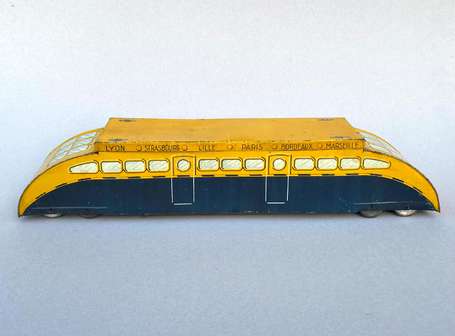 BISCUITS BRUN :  Boîte en forme d'Autorail Bugatti