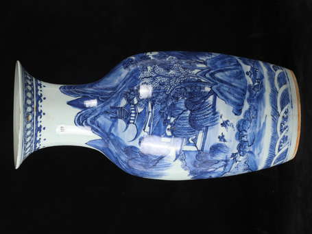 CHINE - Vase en porcelaine à décor d'un paysage 