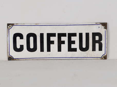 COIFFEUR : Bandeau émaillé bombé. 40 x 15cm.