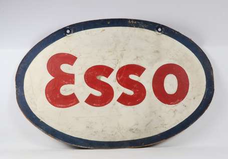 ESSO : Panneau de forme ovale, en bois composite. 