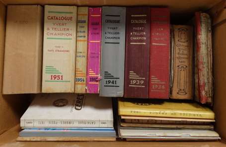 Carton de catalogues et ouvrages philatéliques, 