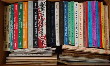 Carton d'ouvrages  et catalogue philatéliste 