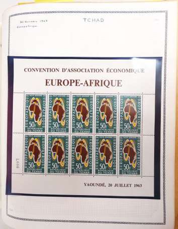 1 Album de timbres et documents divers sur le 