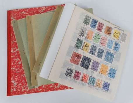 Petit lot de 5 fascicules avec timbres étrangers 