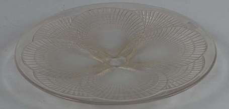 Lalique Assiette Coquilles en verres opalescent 