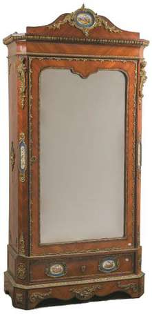 Armoire En placage de bois de rose et bois violet,