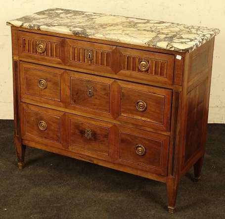 Petite commode en placage de palissandre, elle 