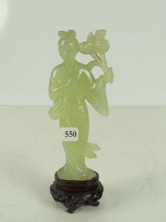 CHINE Quanin au bouquet Sujet en jade H. 13 cm