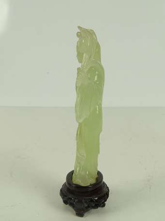 CHINE Quanin au bouquet Sujet en jade H. 13 cm