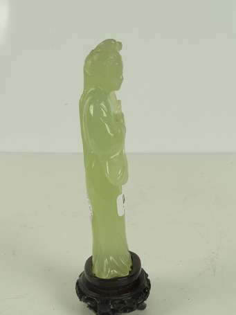 CHINE Quanin au bouquet Sujet en jade H. 13 cm