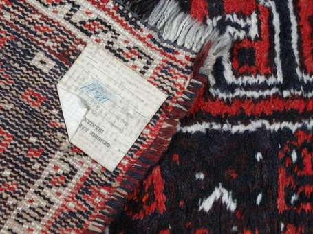 Tapis laine le champ rouge, bordure brune décor 
