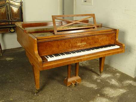 Piano quart de queue Pleyel en placage d'acajou, 