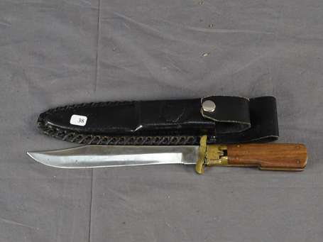 Couteau Léopard, avec son étui, L. 32cm, L. lame 