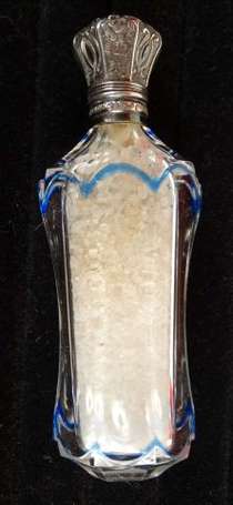 Flacon à sel en cristal à pans soulignés de filet 