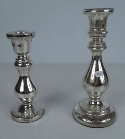 2 Bougeoirs en verre églomisé XIXè - Ht: 20,5 cm, 