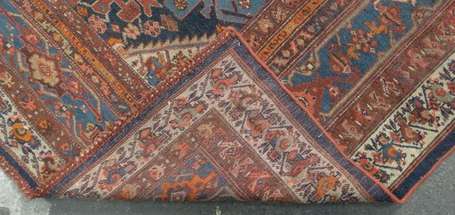 Tapis laine, le champ marine orné de frise de 